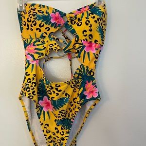 Women’s one piece bathing suit